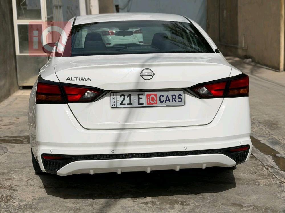 نيسان ألتيما